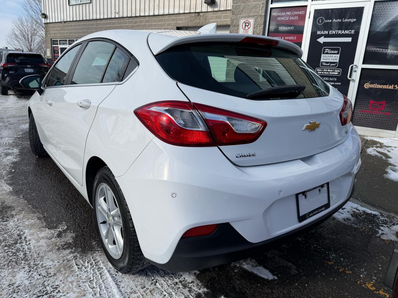 2017 Chevrolet Cruze LT HATCH, LOW KM, BOSE, AUTO, SUNROOF, HTD SEATS! Photo