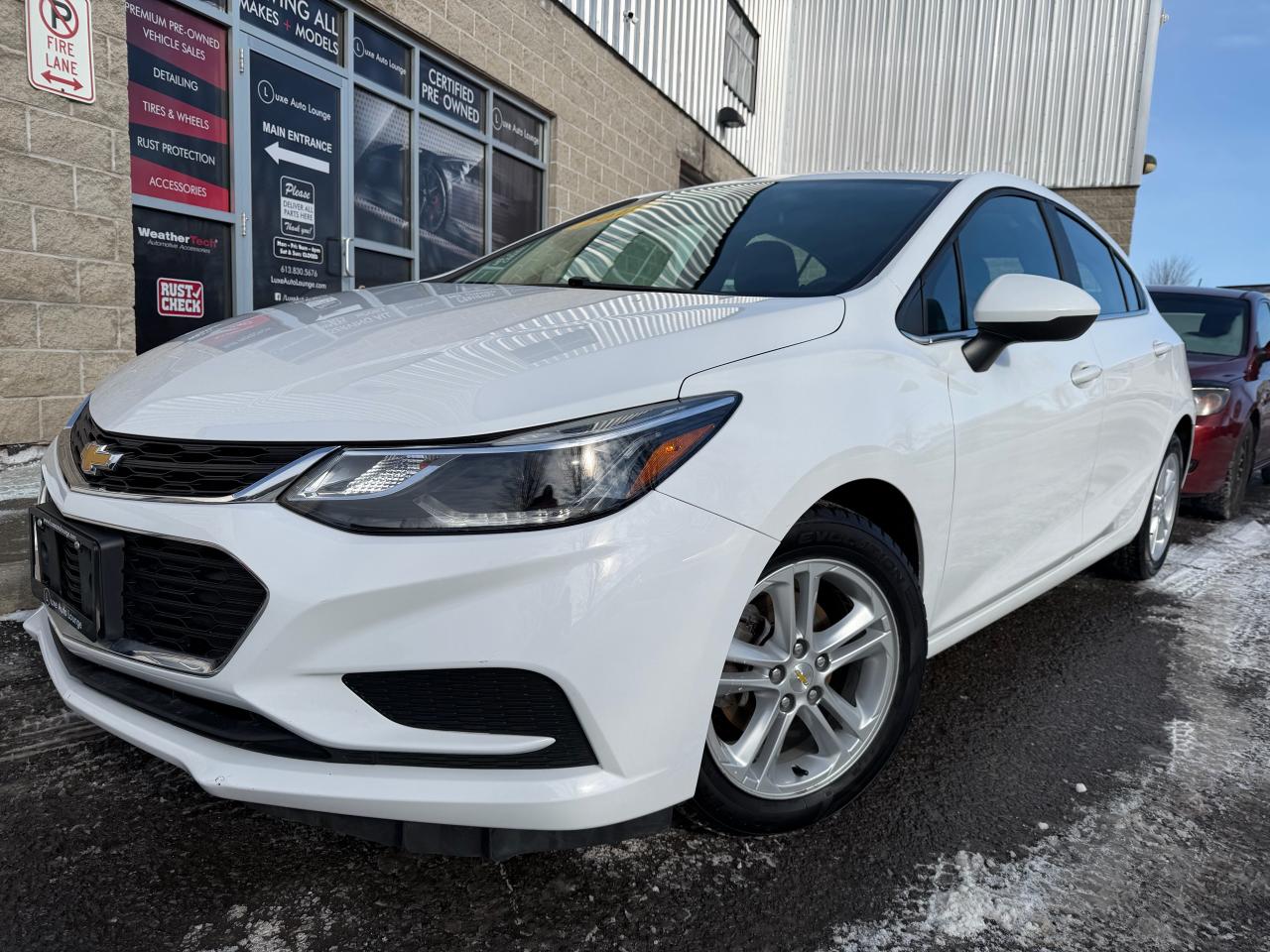 2017 Chevrolet Cruze LT HATCH, LOW KM, BOSE, AUTO, SUNROOF, HTD SEATS! Photo