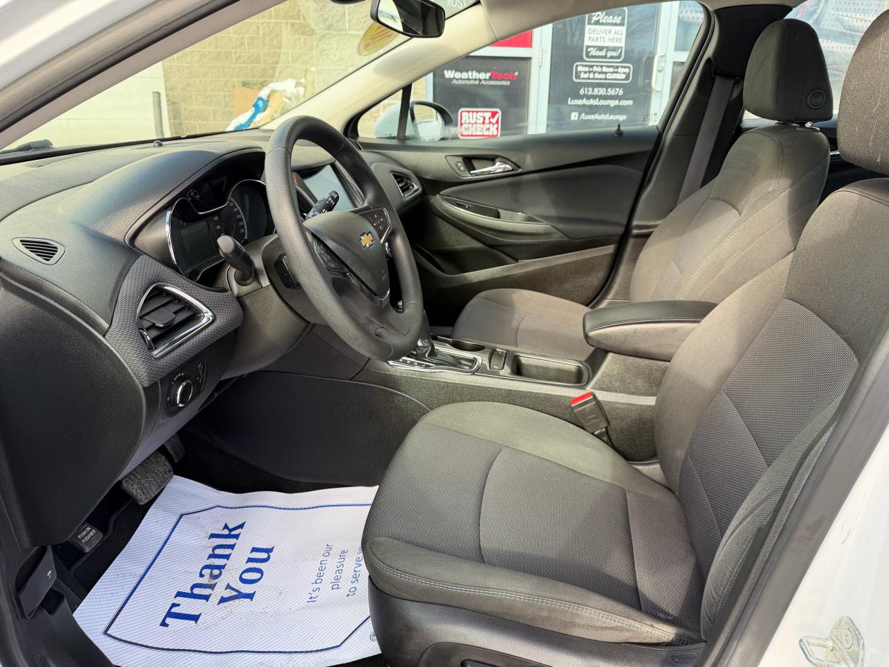 2017 Chevrolet Cruze LT HATCH, LOW KM, BOSE, AUTO, SUNROOF, HTD SEATS! Photo