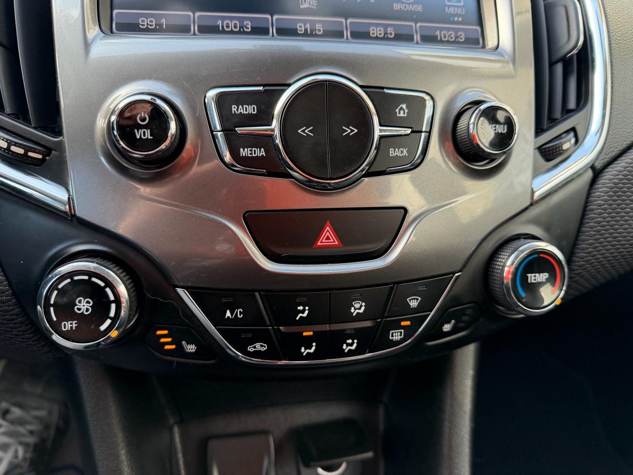 2017 Chevrolet Cruze LT HATCH, LOW KM, BOSE, AUTO, SUNROOF, HTD SEATS! Photo