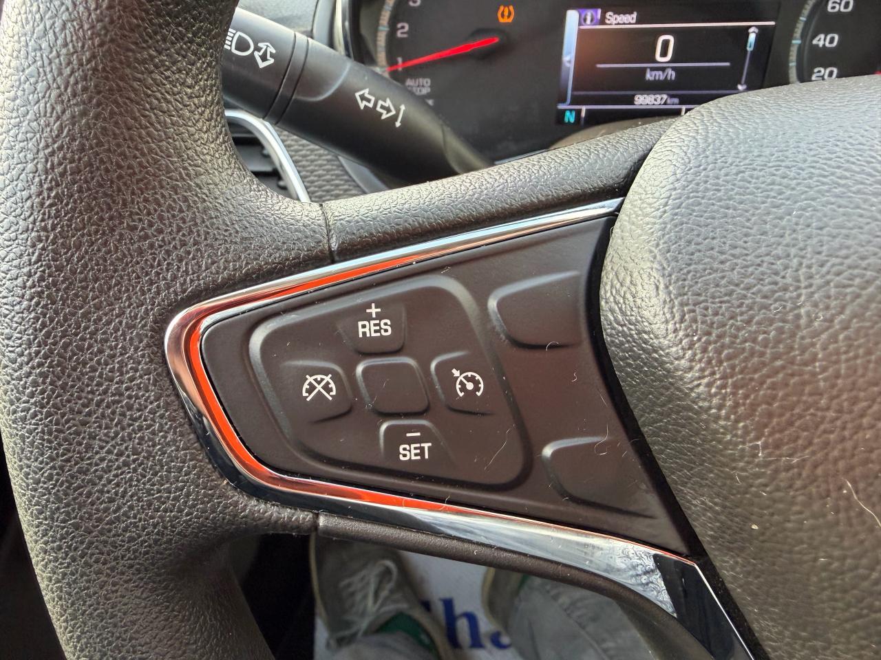 2017 Chevrolet Cruze LT HATCH, LOW KM, BOSE, AUTO, SUNROOF, HTD SEATS! Photo