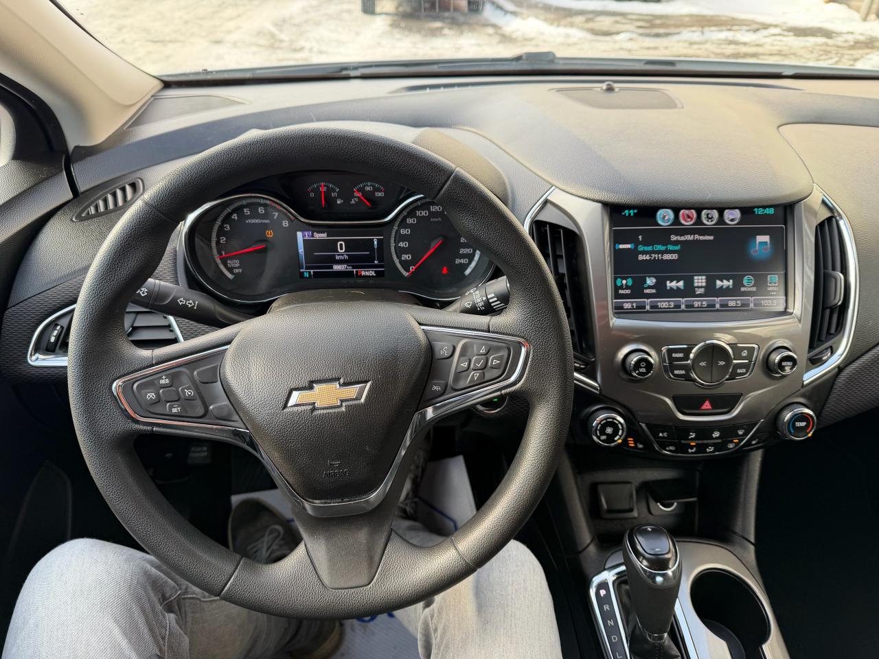 2017 Chevrolet Cruze LT HATCH, LOW KM, BOSE, AUTO, SUNROOF, HTD SEATS! Photo