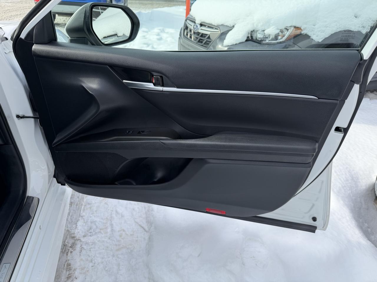 2024 Toyota Camry SE - LOW KM, HEATED SEATS, BACK-UP CAMERA, LOADED! Photo