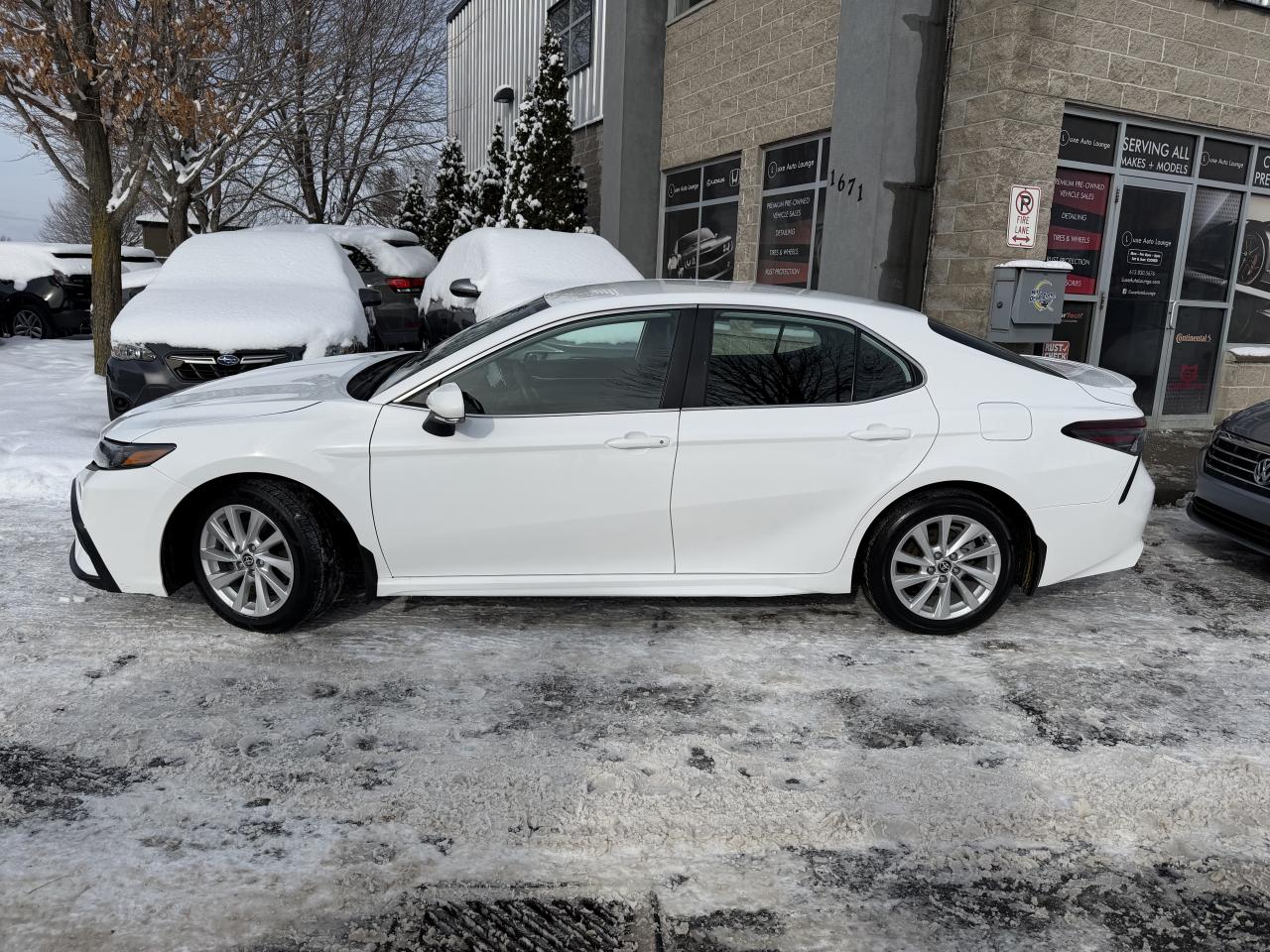 2024 Toyota Camry SE - LOW KM, HEATED SEATS, BACK-UP CAMERA, LOADED! Photo