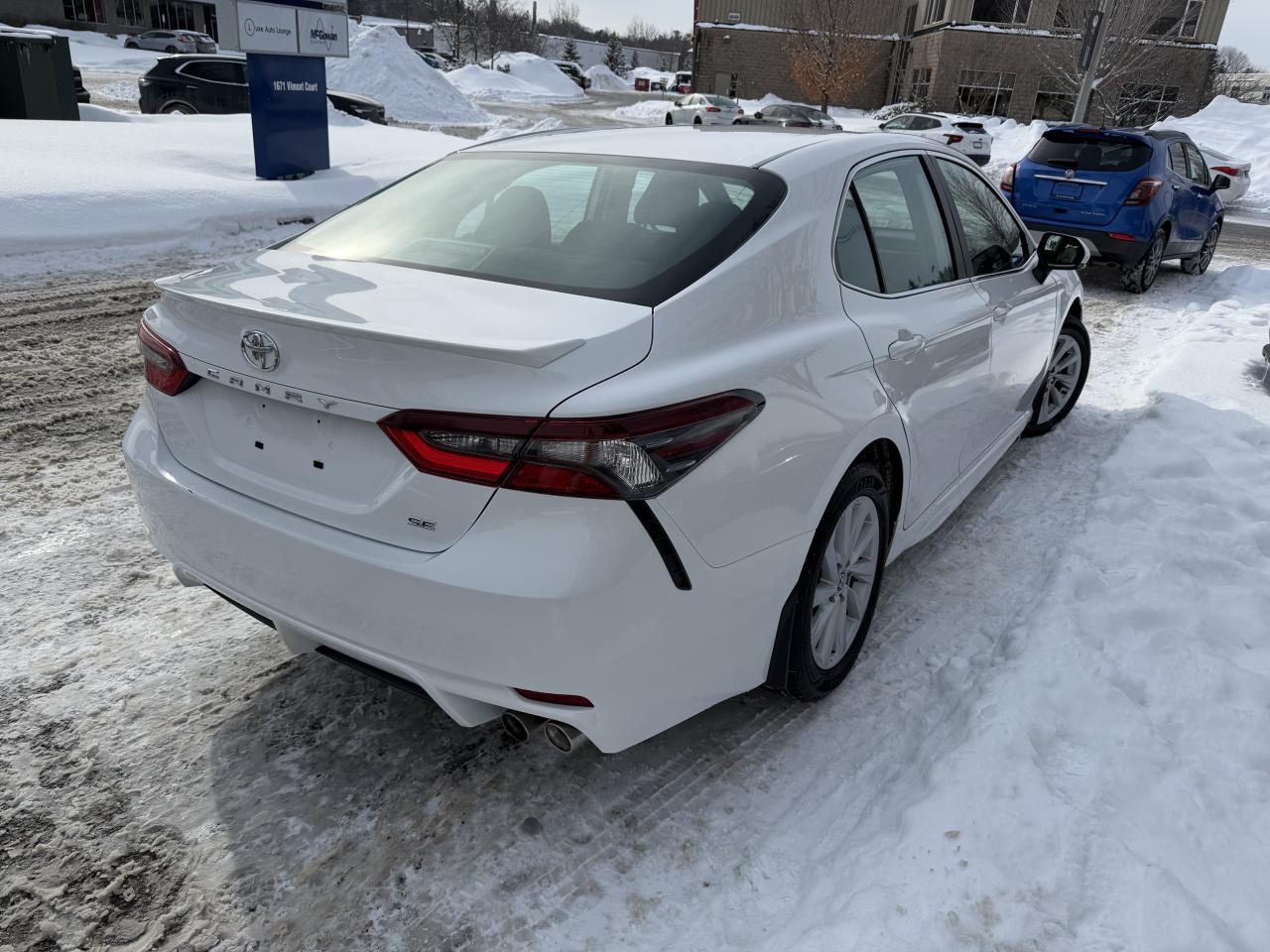 2024 Toyota Camry SE - LOW KM, HEATED SEATS, BACK-UP CAMERA, LOADED! Photo