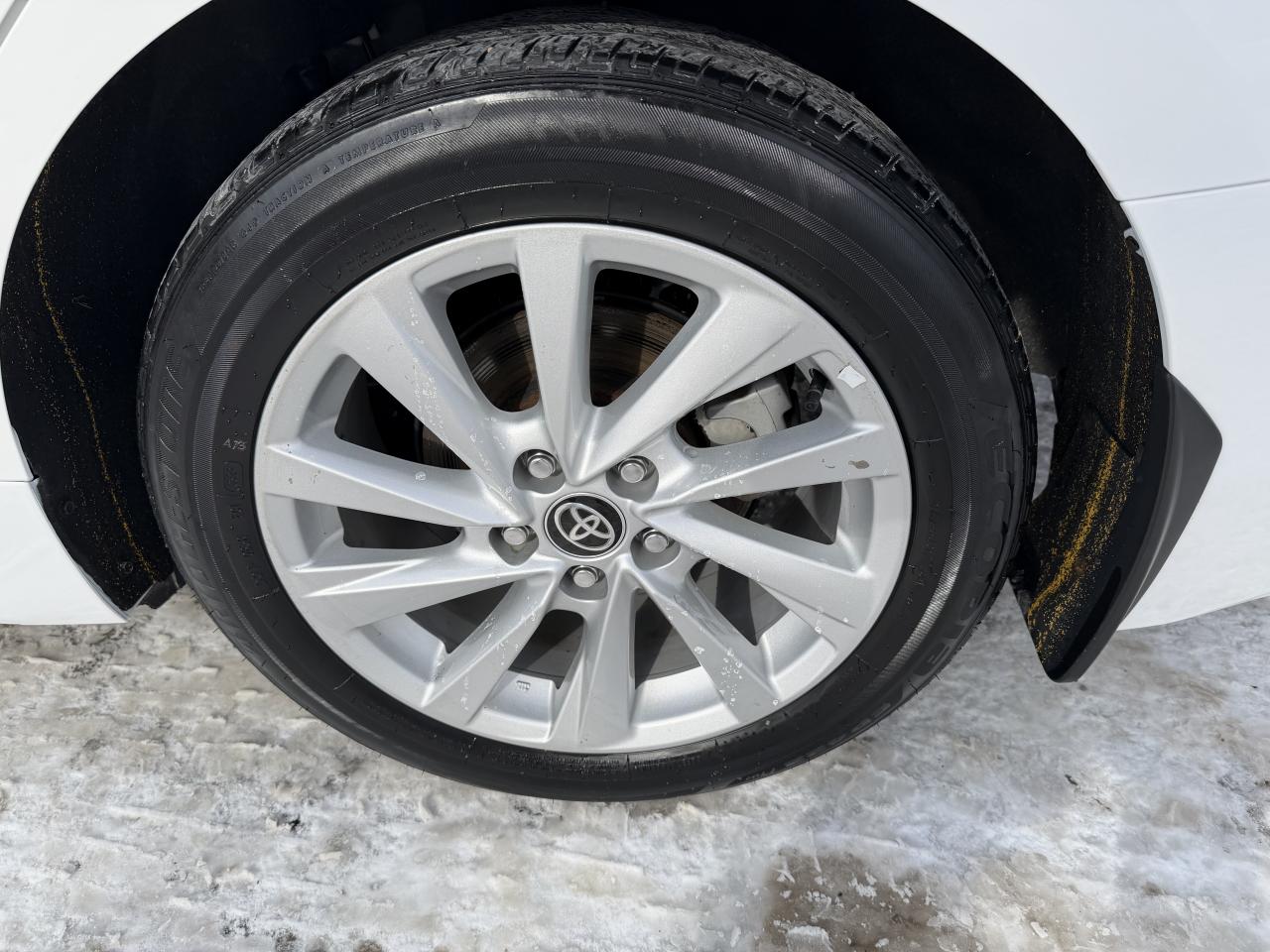 2024 Toyota Camry SE - LOW KM, HEATED SEATS, BACK-UP CAMERA, LOADED! Photo