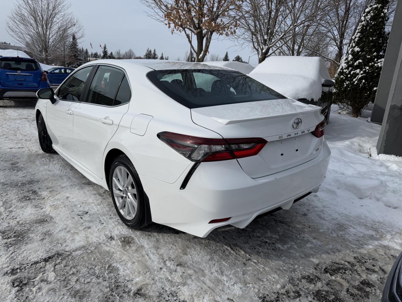 2024 Toyota Camry SE - LOW KM, HEATED SEATS, BACK-UP CAMERA, LOADED! Photo