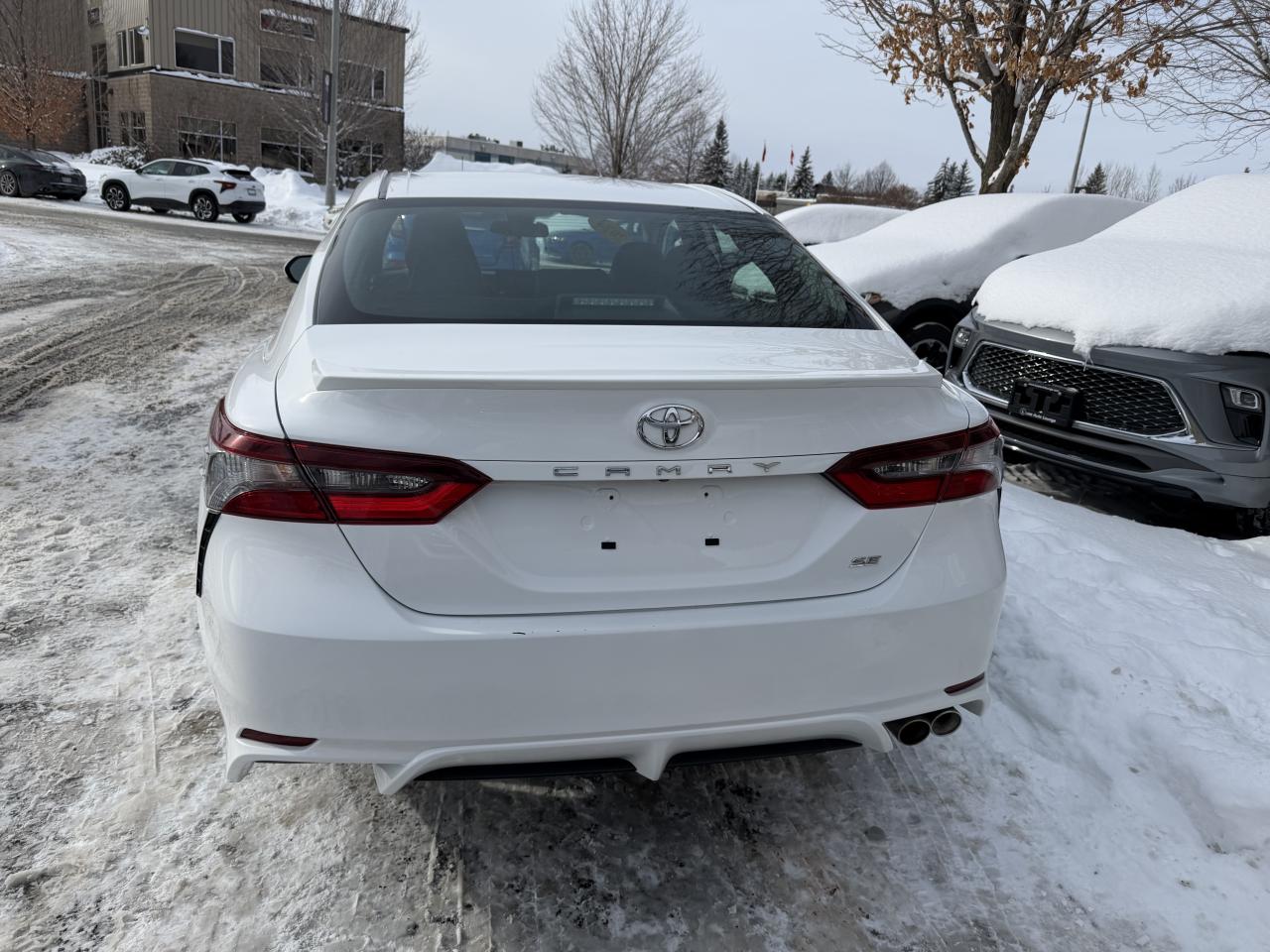 2024 Toyota Camry SE - LOW KM, HEATED SEATS, BACK-UP CAMERA, LOADED! Photo