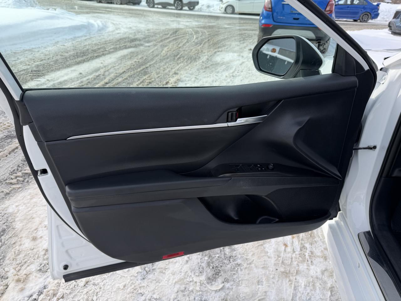 2024 Toyota Camry SE - LOW KM, HEATED SEATS, BACK-UP CAMERA, LOADED! Photo