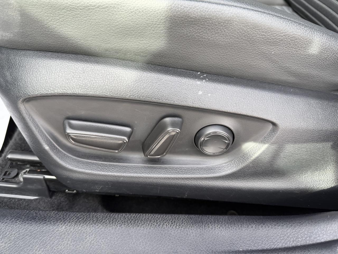 2024 Toyota Camry SE - LOW KM, HEATED SEATS, BACK-UP CAMERA, LOADED! Photo