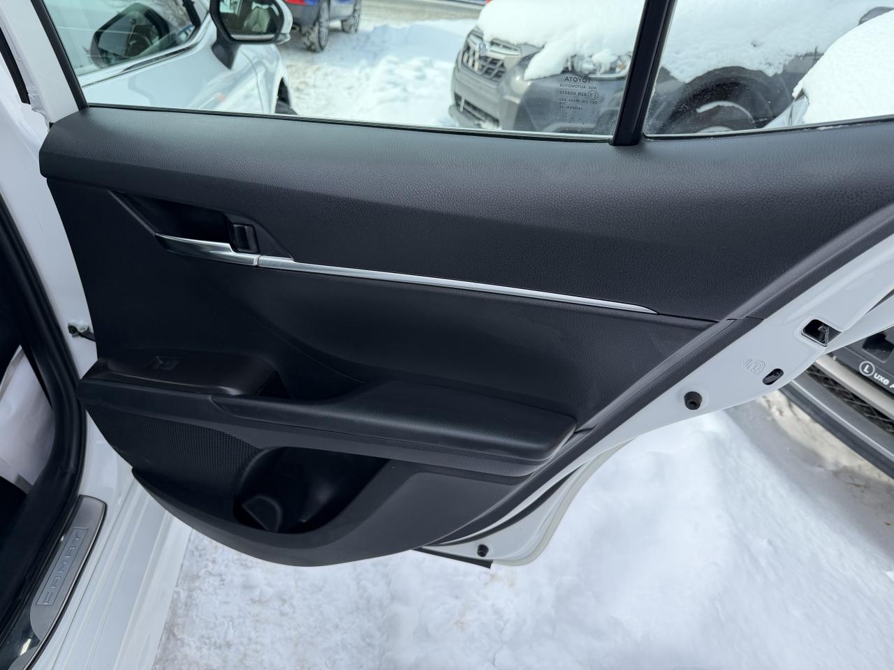 2024 Toyota Camry SE - LOW KM, HEATED SEATS, BACK-UP CAMERA, LOADED! Photo