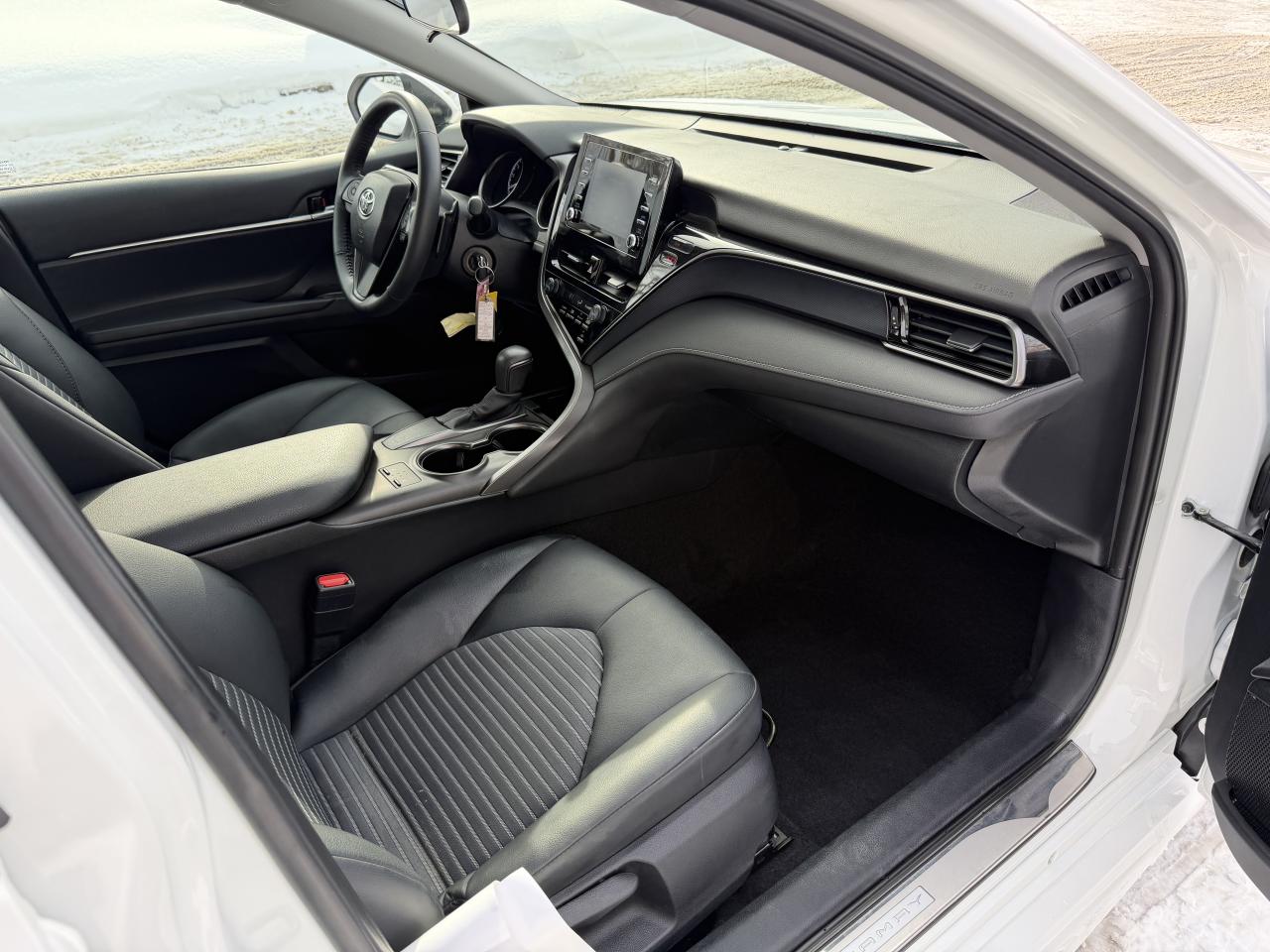 2024 Toyota Camry SE - LOW KM, HEATED SEATS, BACK-UP CAMERA, LOADED! Photo