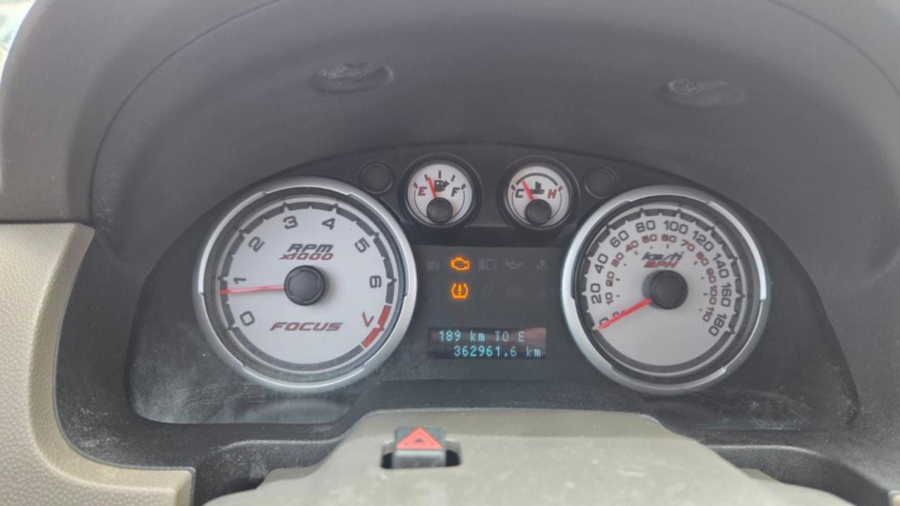 2009 Ford Focus SE, SEDAN, 4 CYL, TRADE IN, DRIVES, AS IS SPECIAL Photo