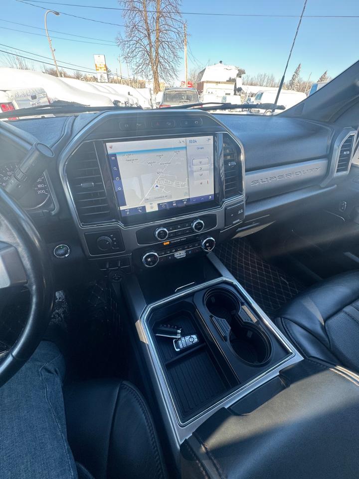 2022 Ford SUPER DUTY F-350 DRW Platinum Photo