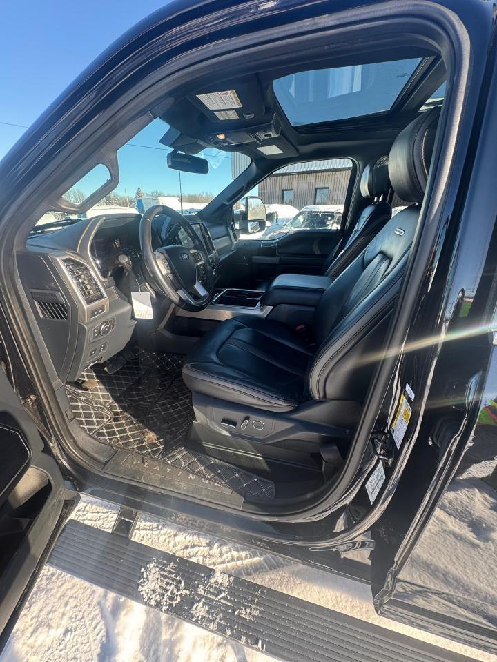 2022 Ford SUPER DUTY F-350 DRW Platinum Photo