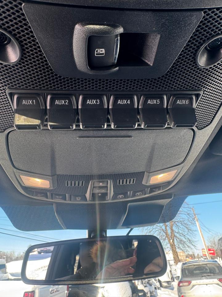 2022 Ford SUPER DUTY F-350 DRW Platinum Photo