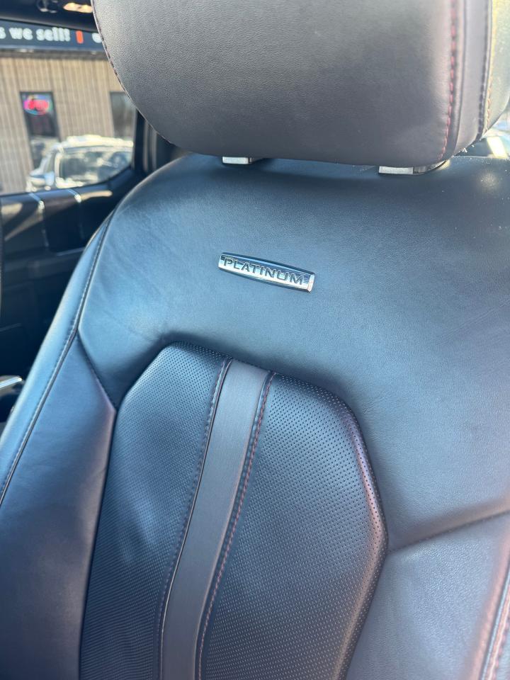 2022 Ford SUPER DUTY F-350 DRW Platinum Photo