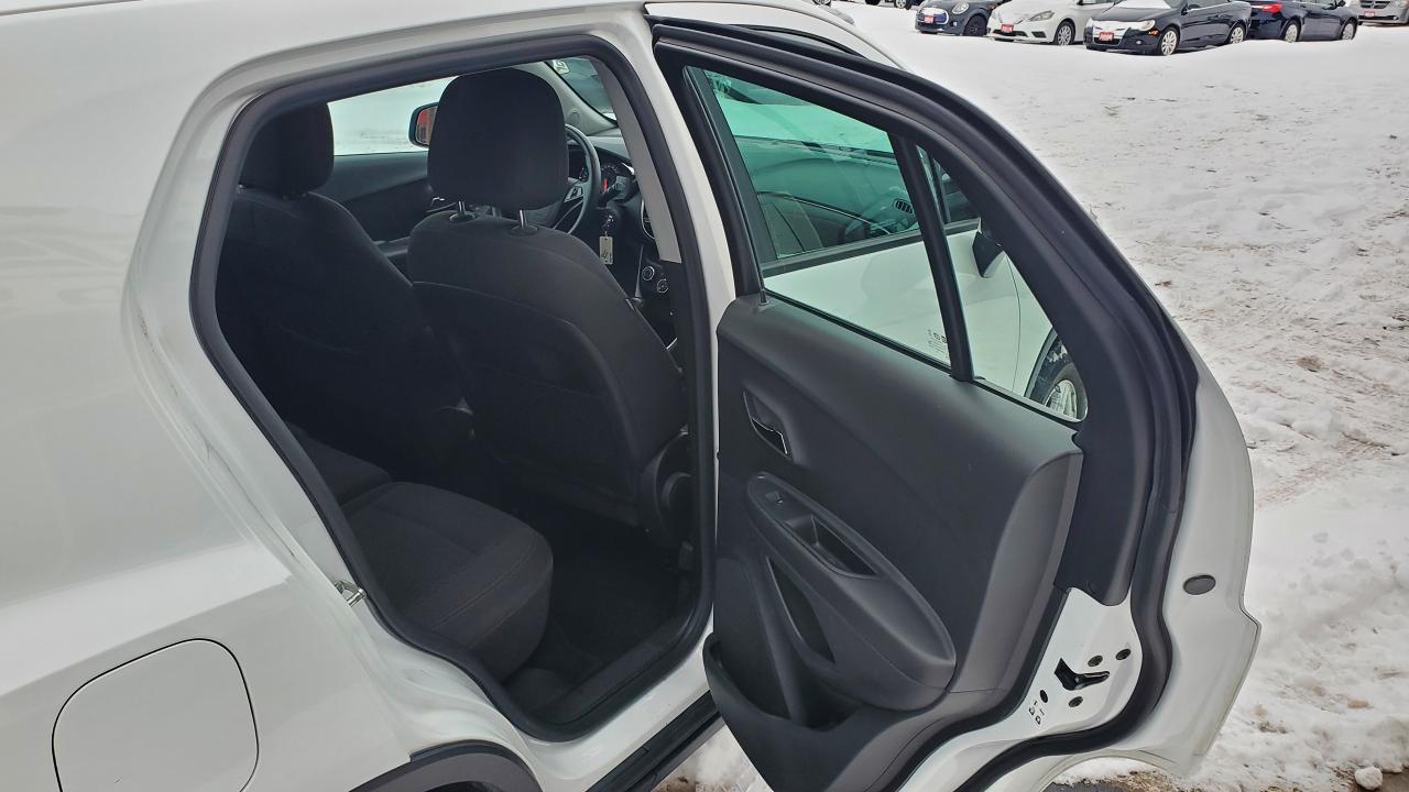 2020 Chevrolet Trax AWD LS-BACK UP CAMERA-BLUETOOTH-ALLOY WHEELS Photo
