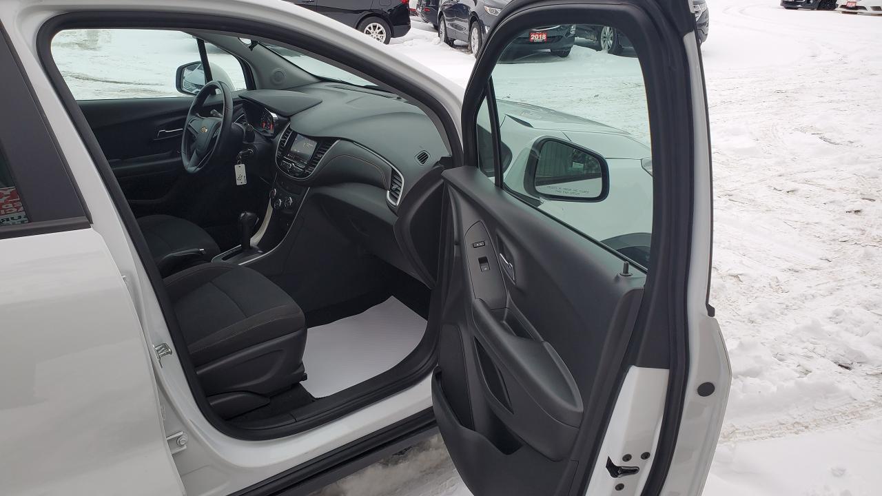 2020 Chevrolet Trax AWD LS-BACK UP CAMERA-BLUETOOTH-ALLOY WHEELS Photo