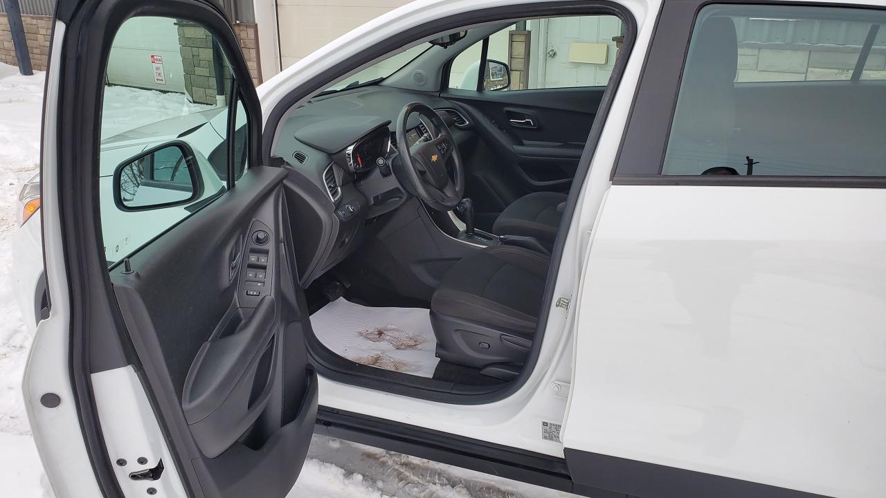 2020 Chevrolet Trax AWD LS-BACK UP CAMERA-BLUETOOTH-ALLOY WHEELS Photo