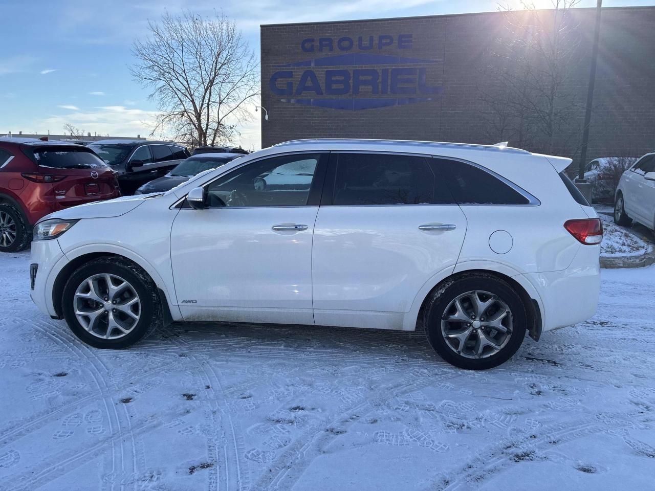 2016 Kia Sorento 3.3L SX+ 7-PASS, SUNROOF, LEATHER, HEATED SEATS! Photo4