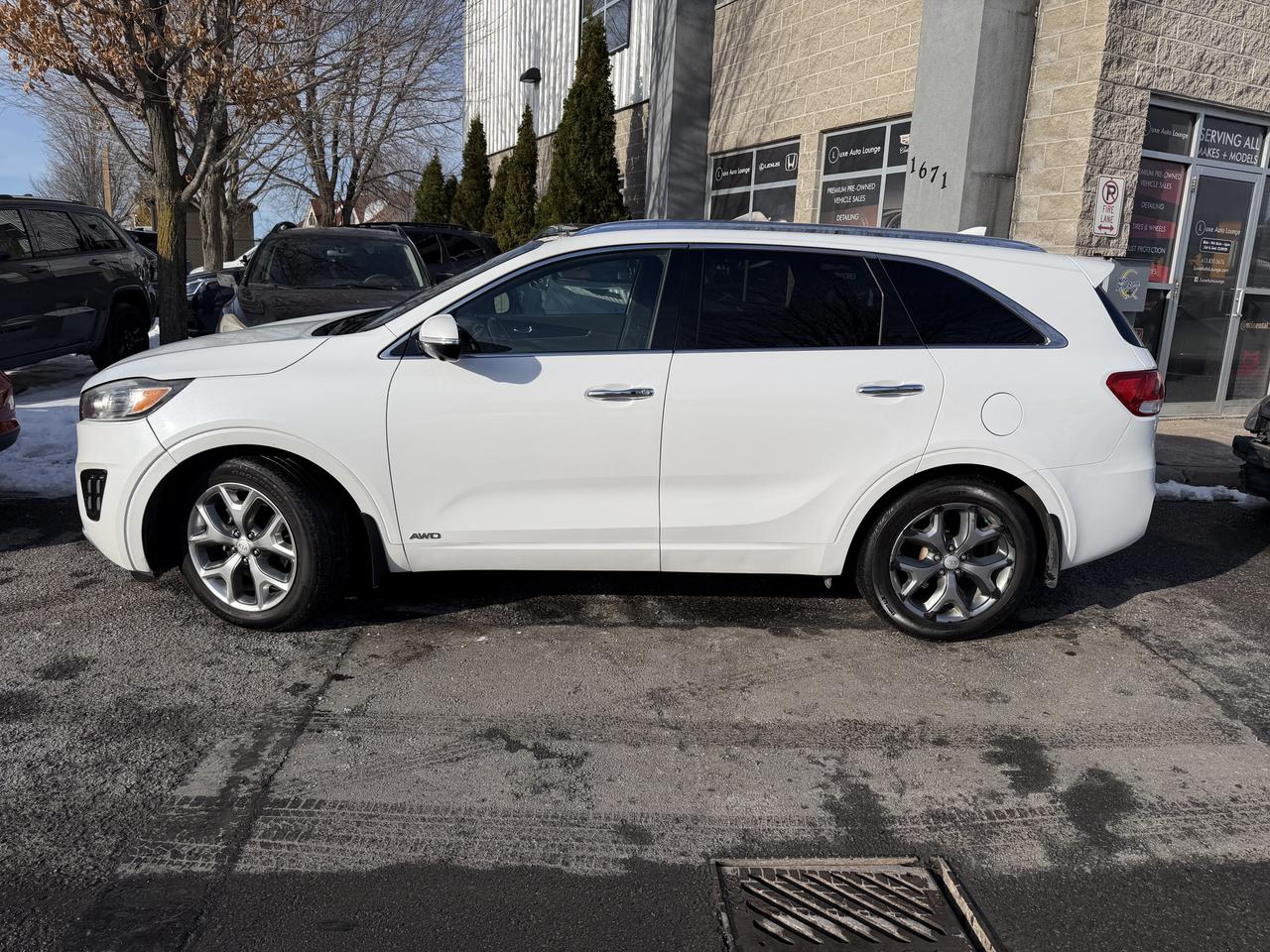 2016 Kia Sorento 3.3L SX+ 7-PASS, SUNROOF, LEATHER, HEATED SEATS! Photo3