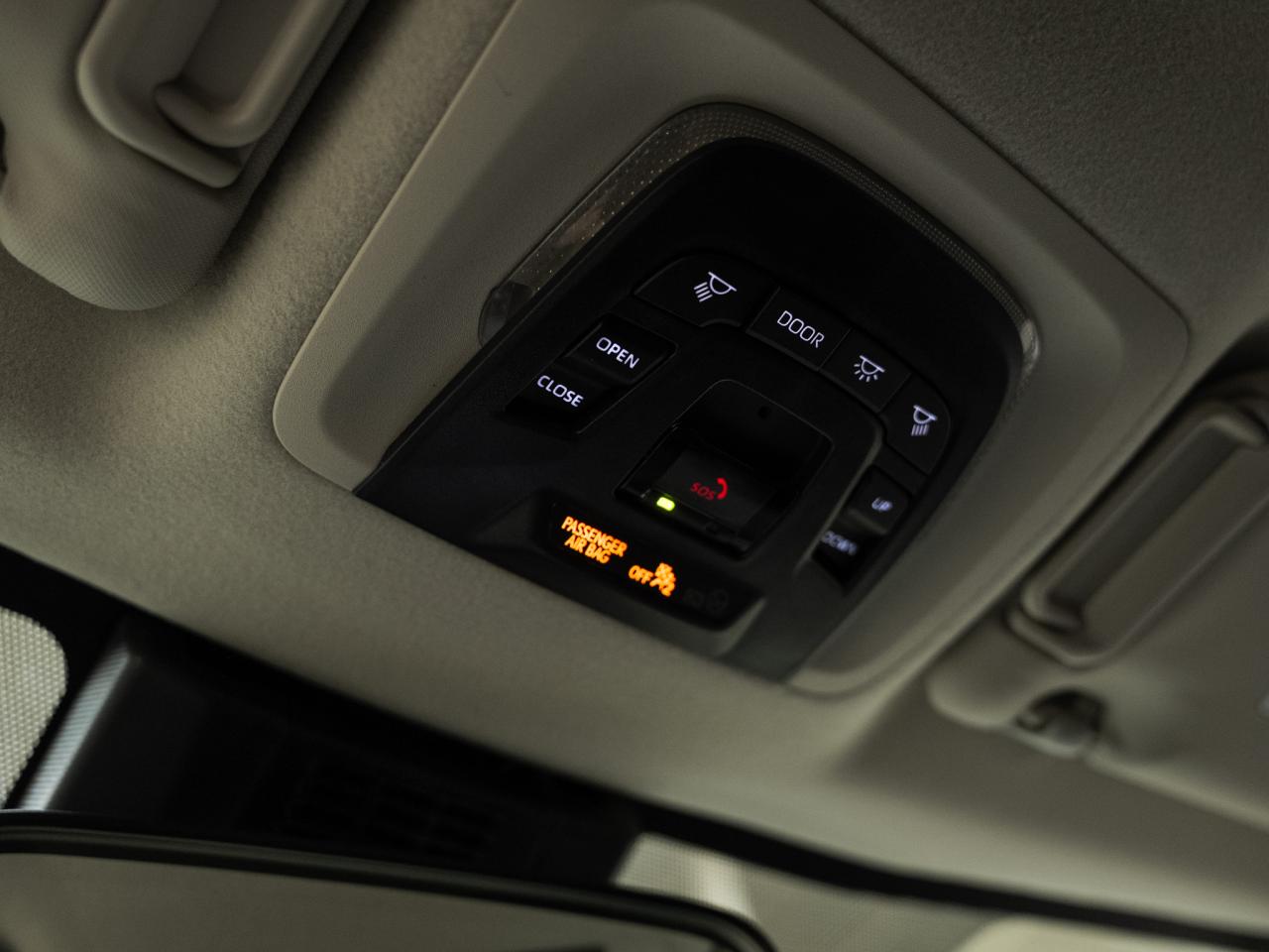 2024 Toyota Corolla LE UPGRADE | Sunroof | LaneDep | BSM | CarPlay Photo