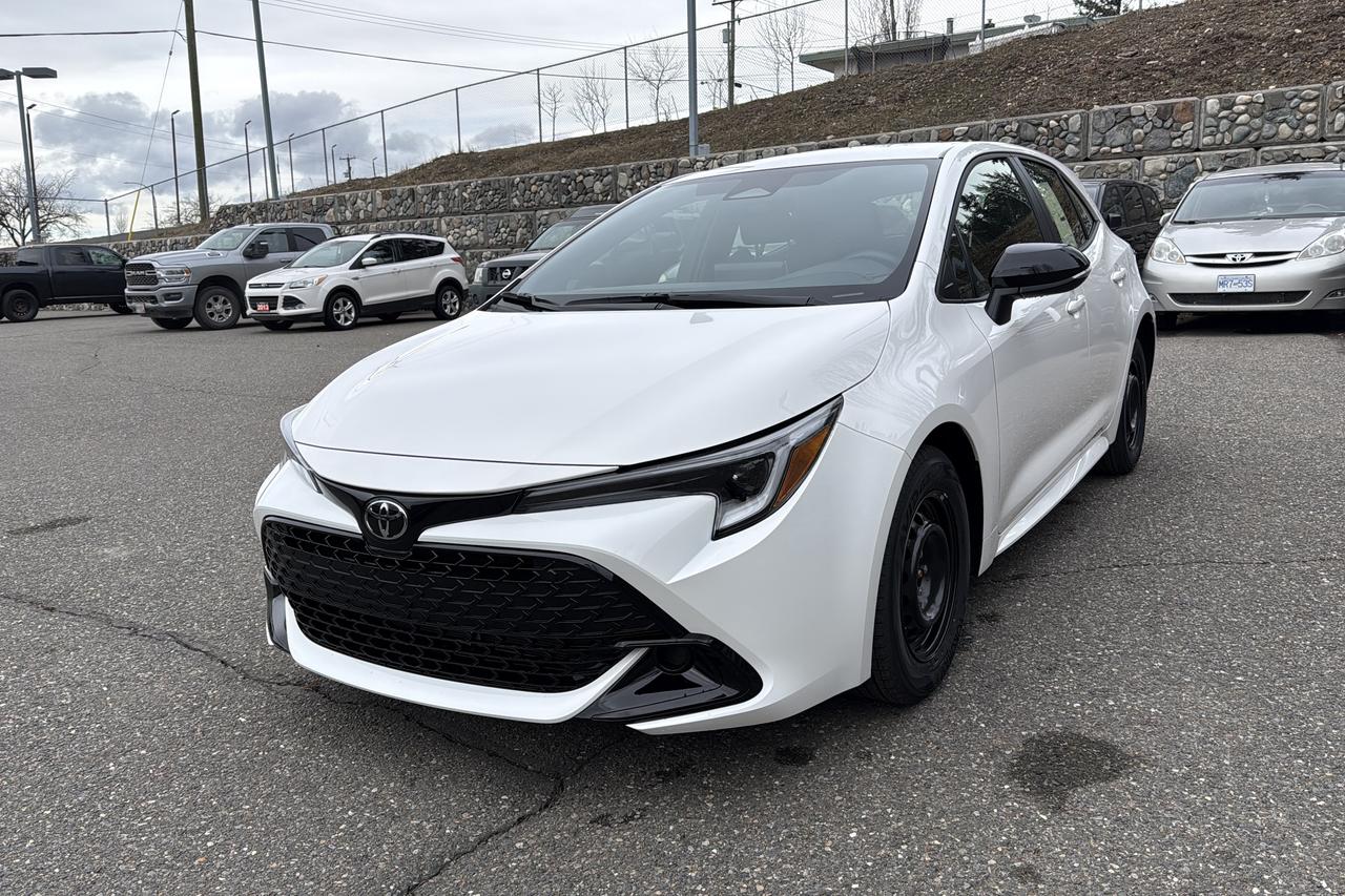 2026 Toyota Corolla Hatchback CVT SE Photo