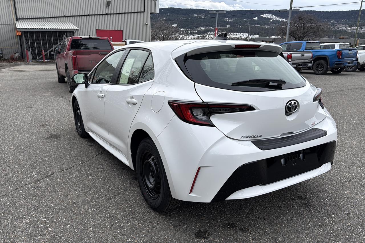 2026 Toyota Corolla Hatchback CVT SE Photo