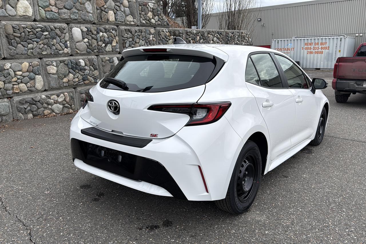 2026 Toyota Corolla Hatchback CVT SE Photo