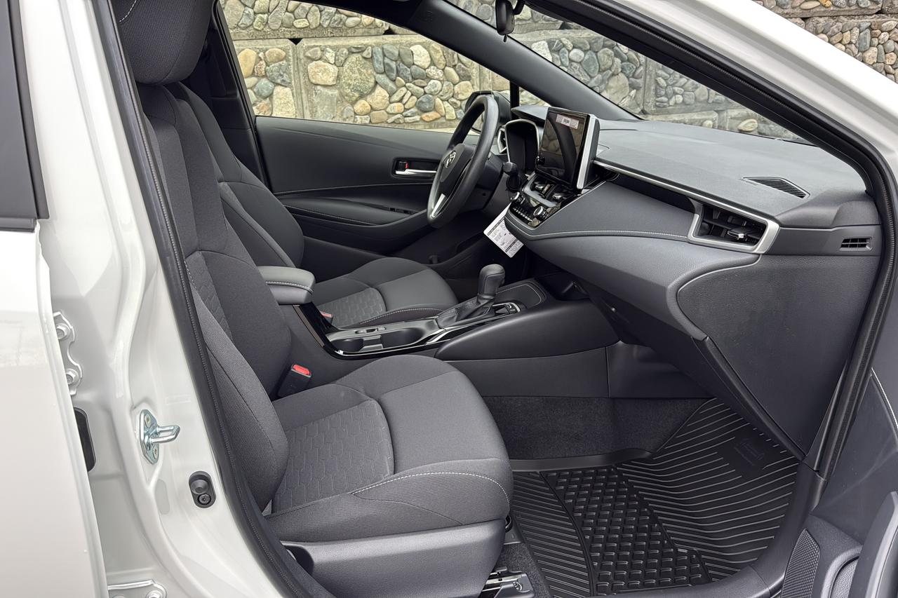 2026 Toyota Corolla Hatchback CVT SE Photo