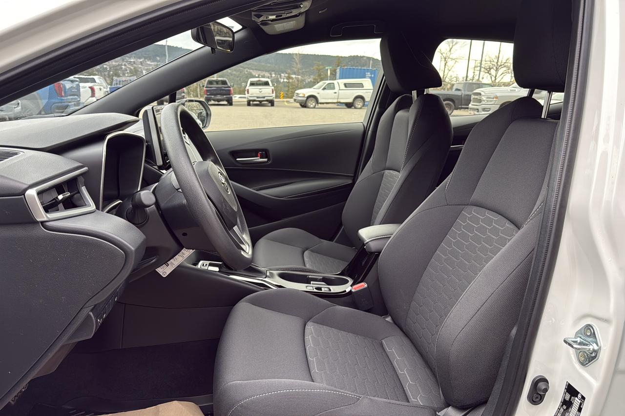 2026 Toyota Corolla Hatchback CVT SE Photo