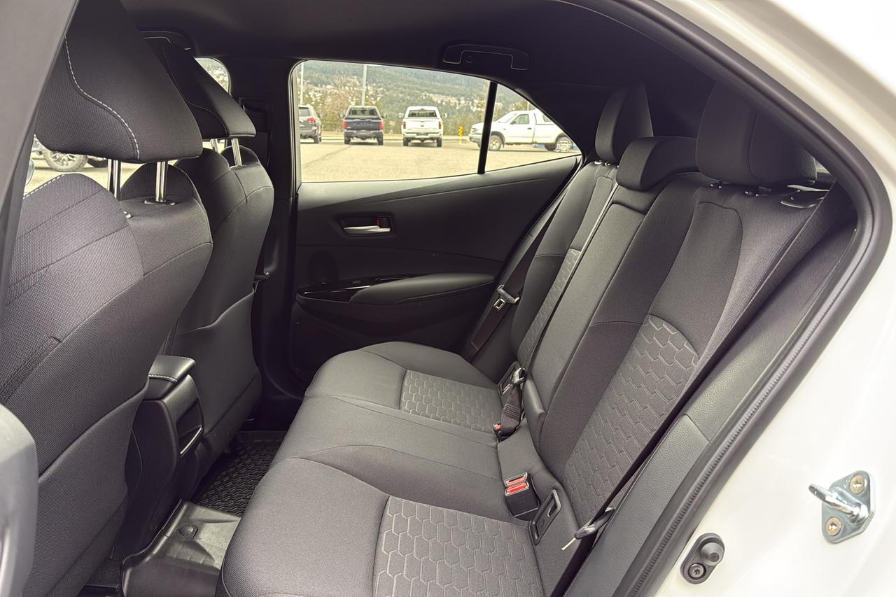 2026 Toyota Corolla Hatchback CVT SE Photo