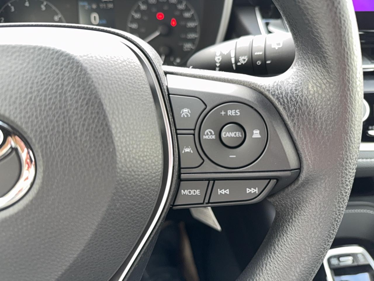 2026 Toyota Corolla Hatchback CVT SE Photo