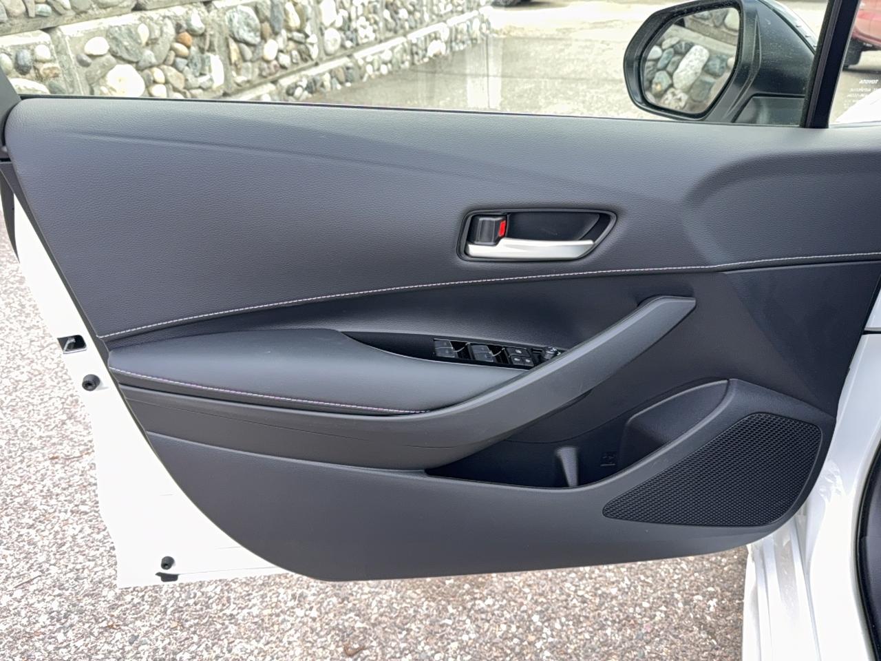 2026 Toyota Corolla Hatchback CVT SE Photo