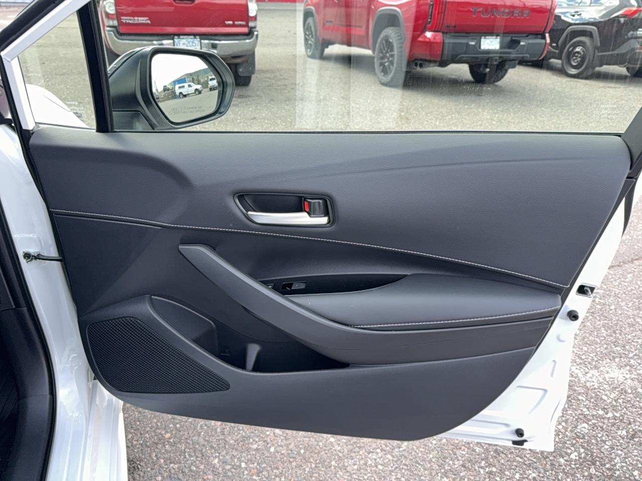 2026 Toyota Corolla Hatchback CVT SE Photo
