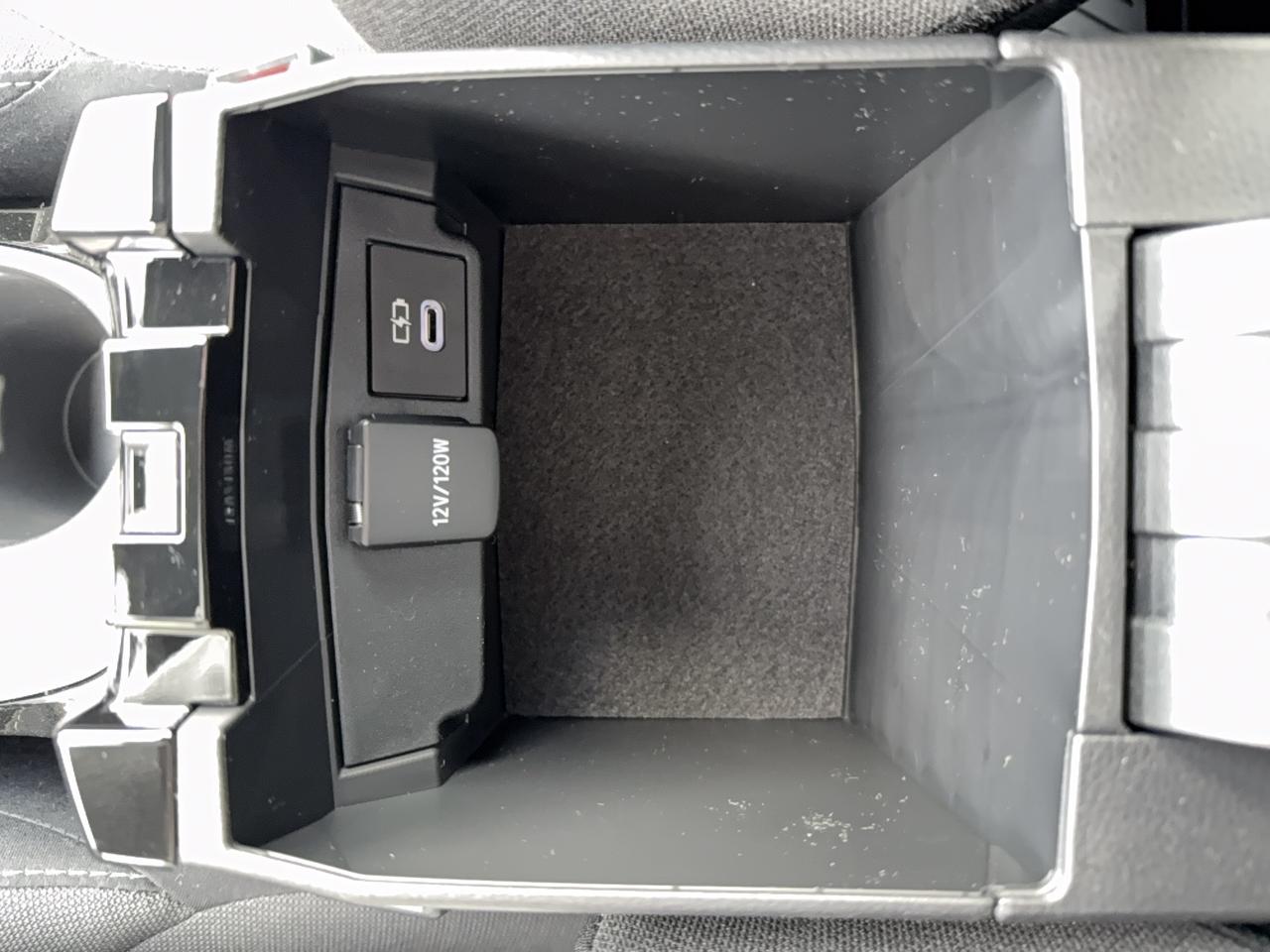2026 Toyota Corolla Hatchback CVT SE Photo