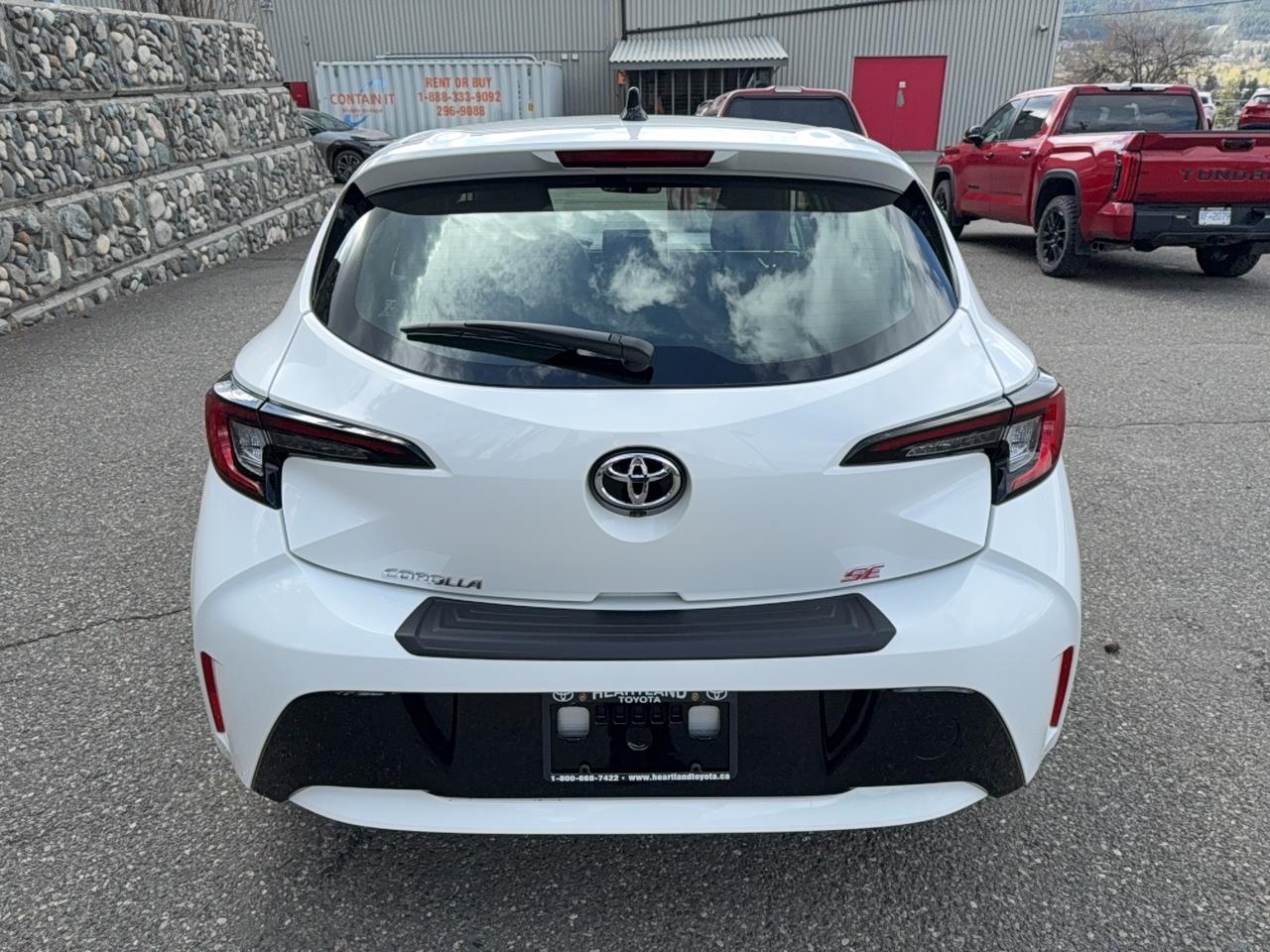 2026 Toyota Corolla Hatchback CVT SE Photo