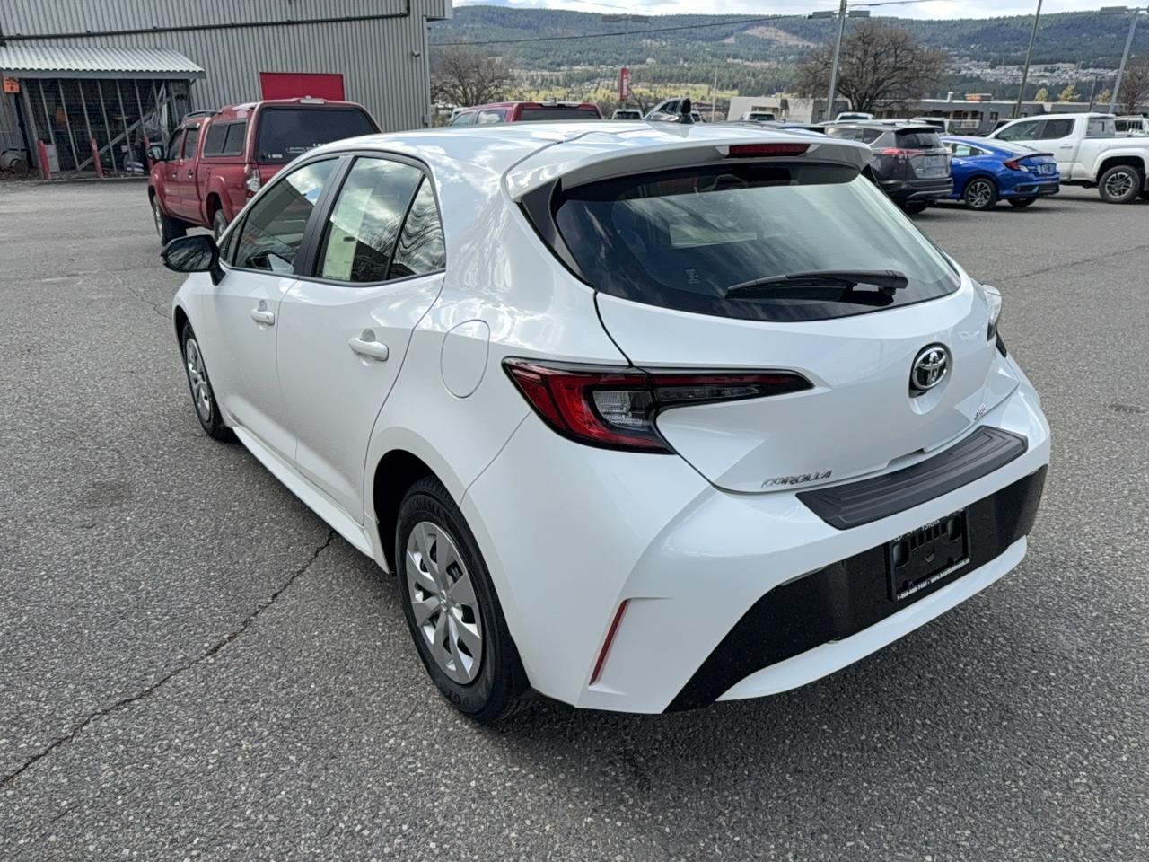 2026 Toyota Corolla Hatchback CVT SE Photo