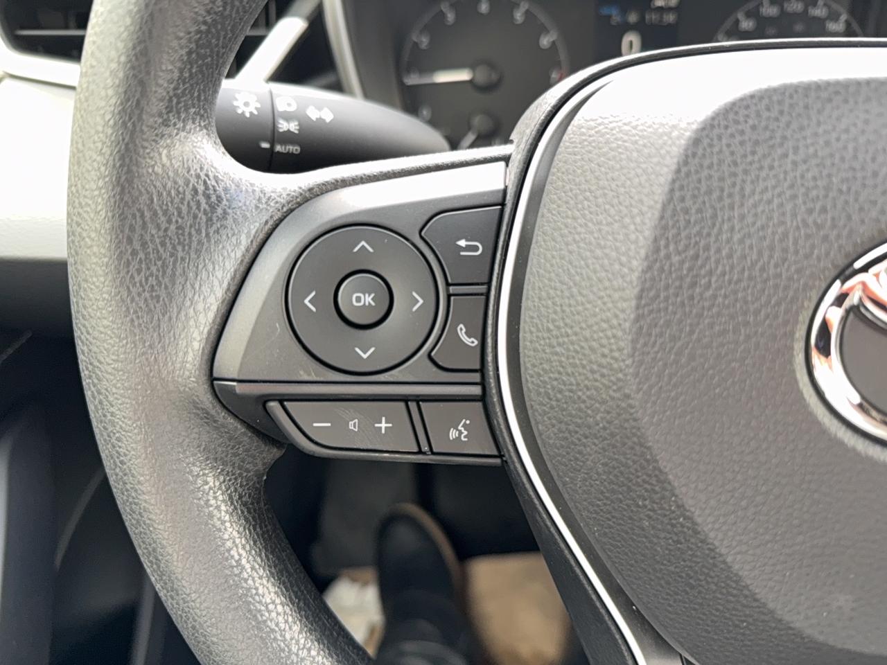 2026 Toyota Corolla Hatchback CVT SE Photo