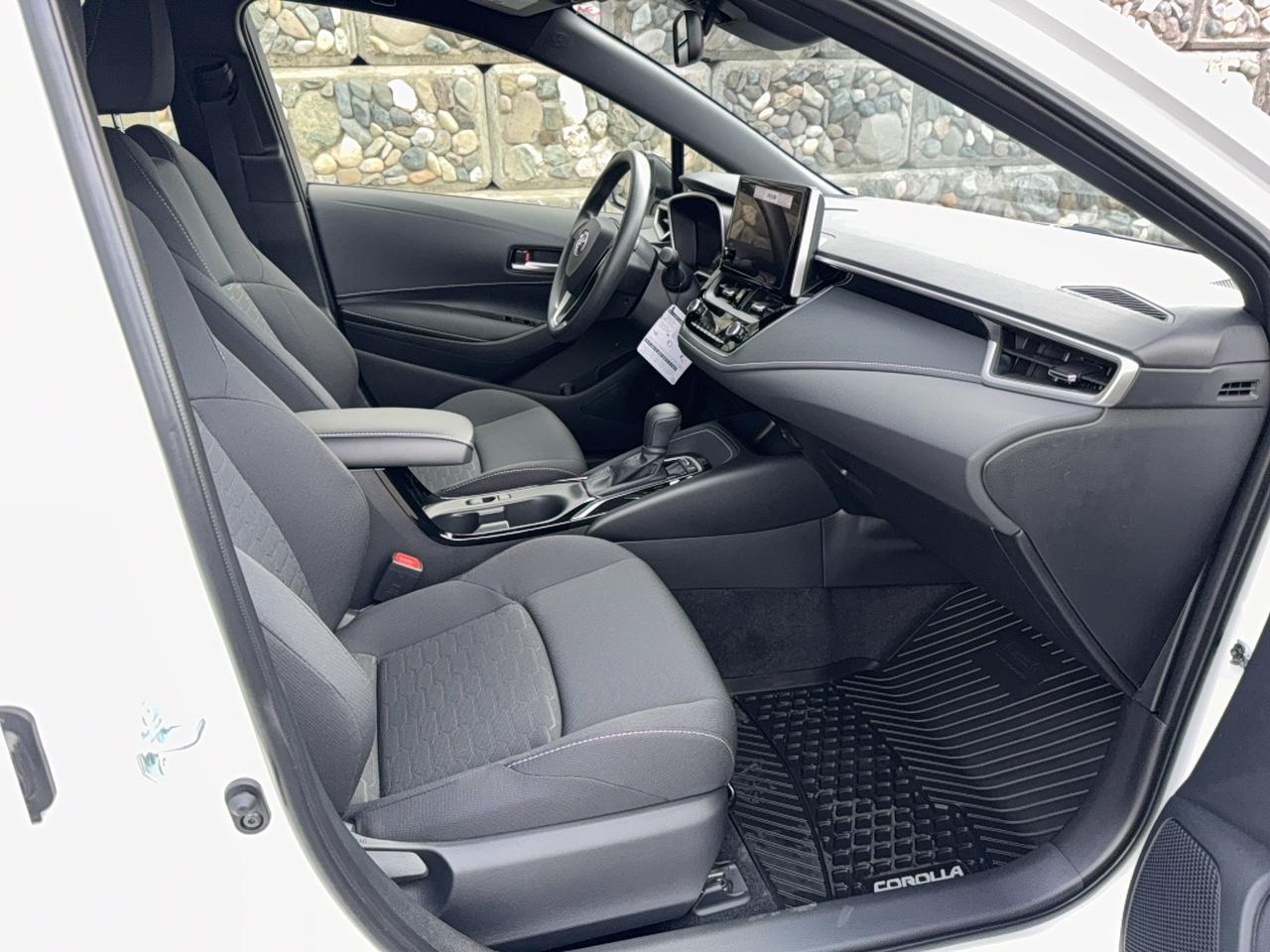 2026 Toyota Corolla Hatchback CVT SE Photo