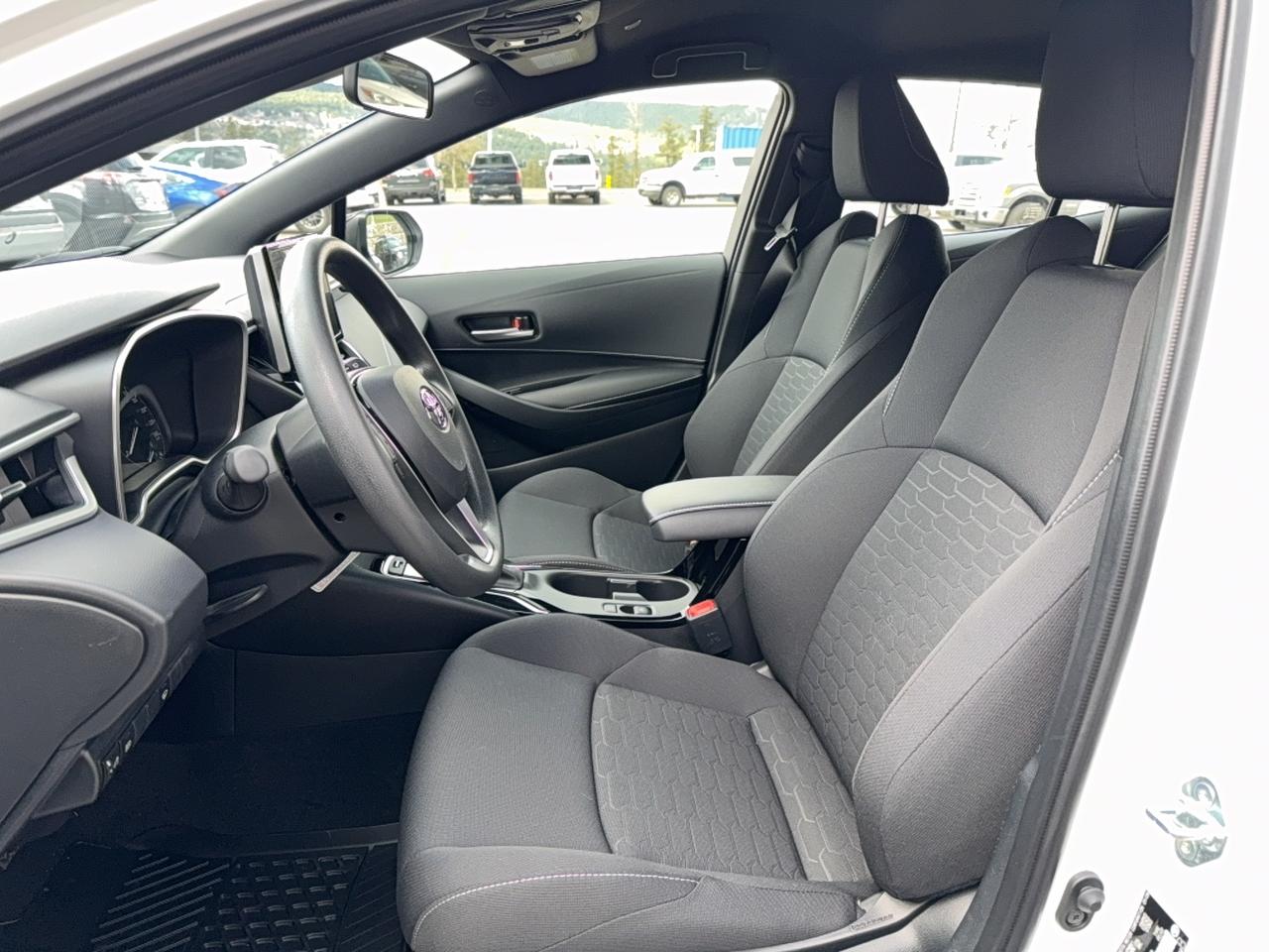 2026 Toyota Corolla Hatchback CVT SE Photo