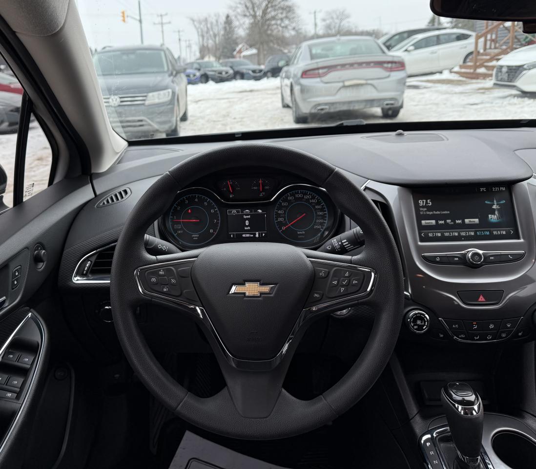 2016 Chevrolet Cruze LT ONLY 48KM Photo