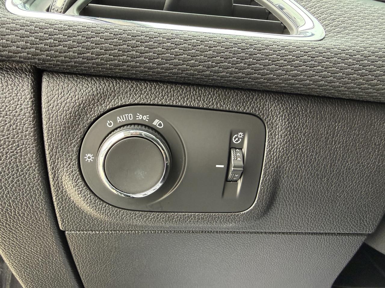 2016 Chevrolet Cruze LT ONLY 48KM Photo