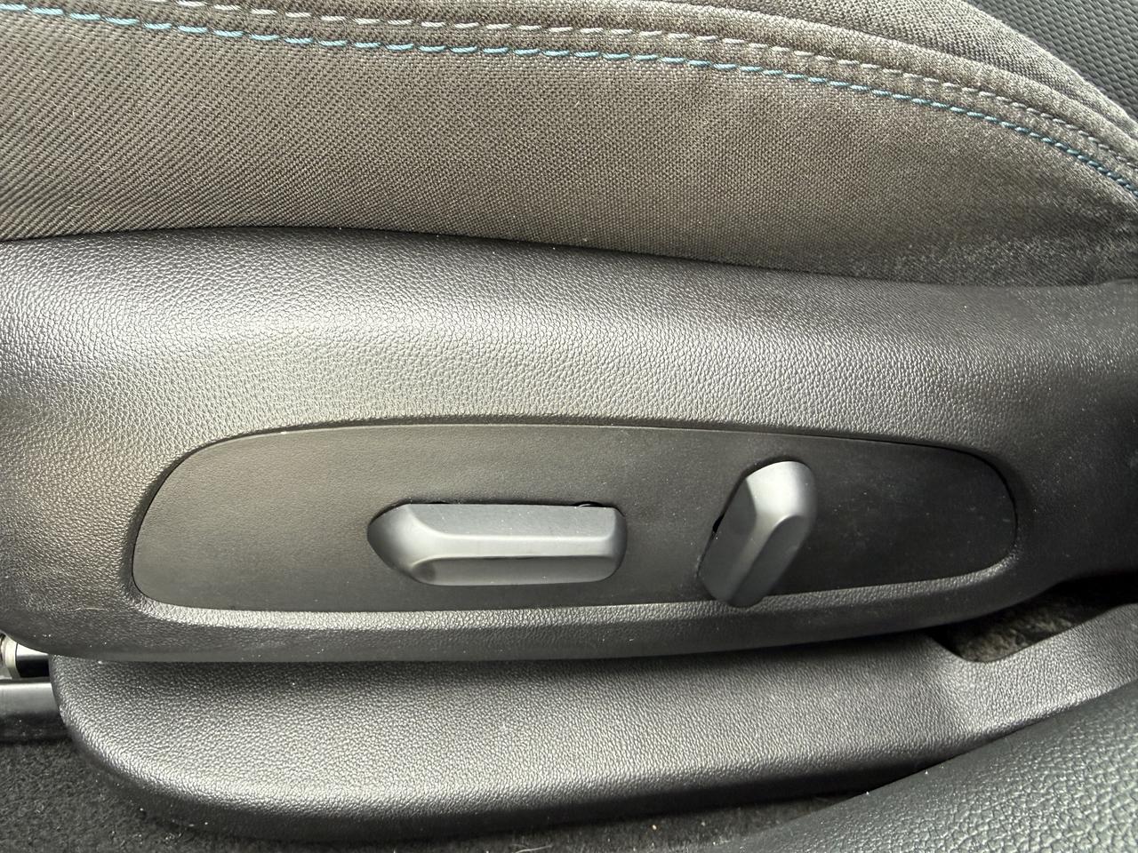 2016 Chevrolet Cruze LT ONLY 48KM Photo