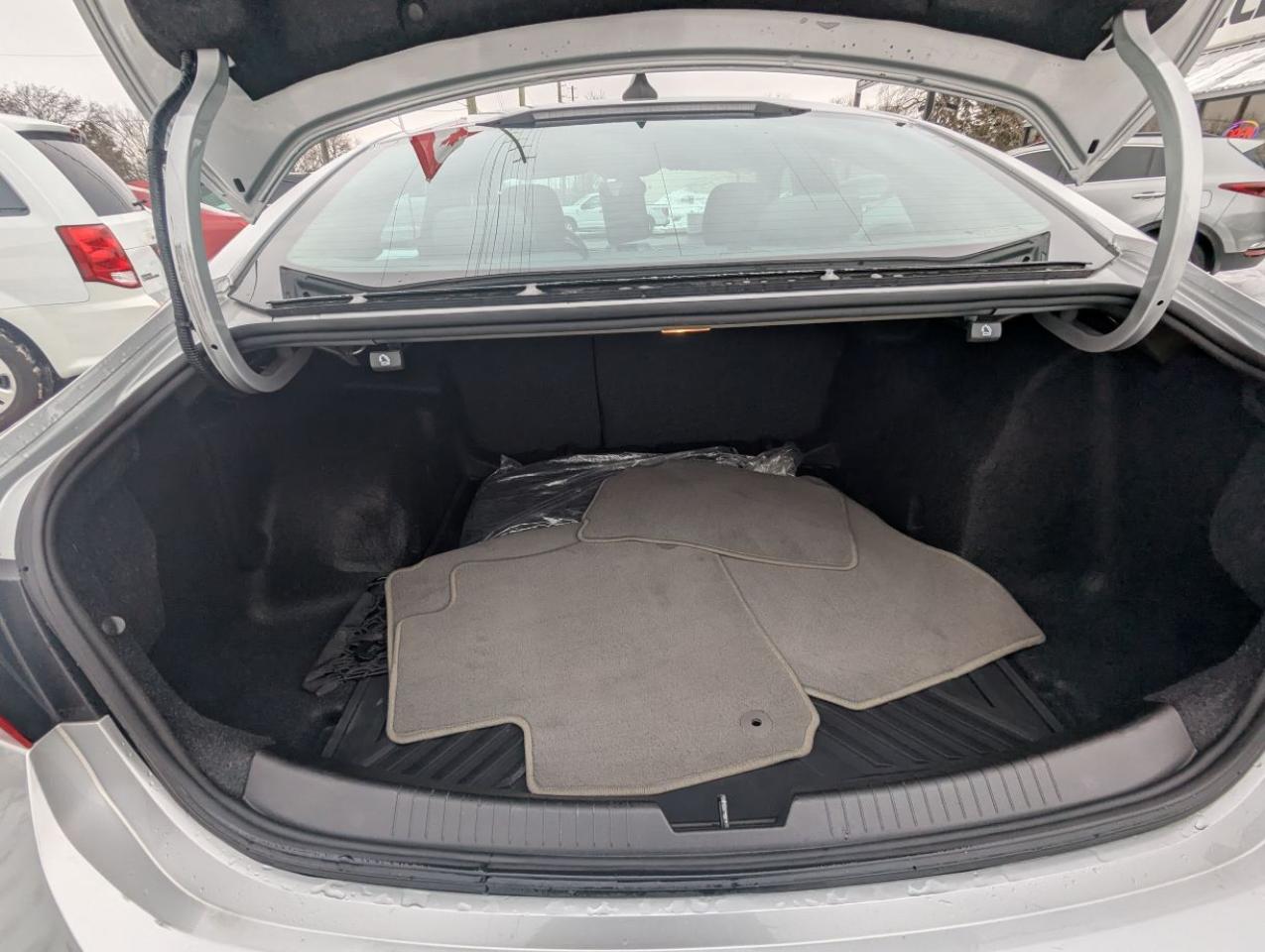 2021 Chevrolet Malibu LS  WITH APPLE CARPLAY!! Photo