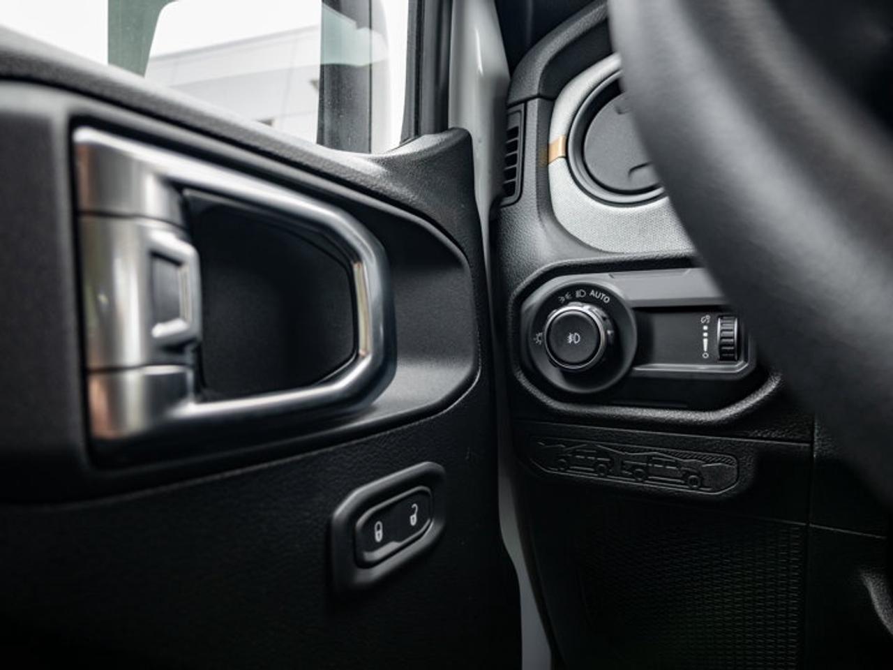 2026 Jeep Wrangler SPORT Photo