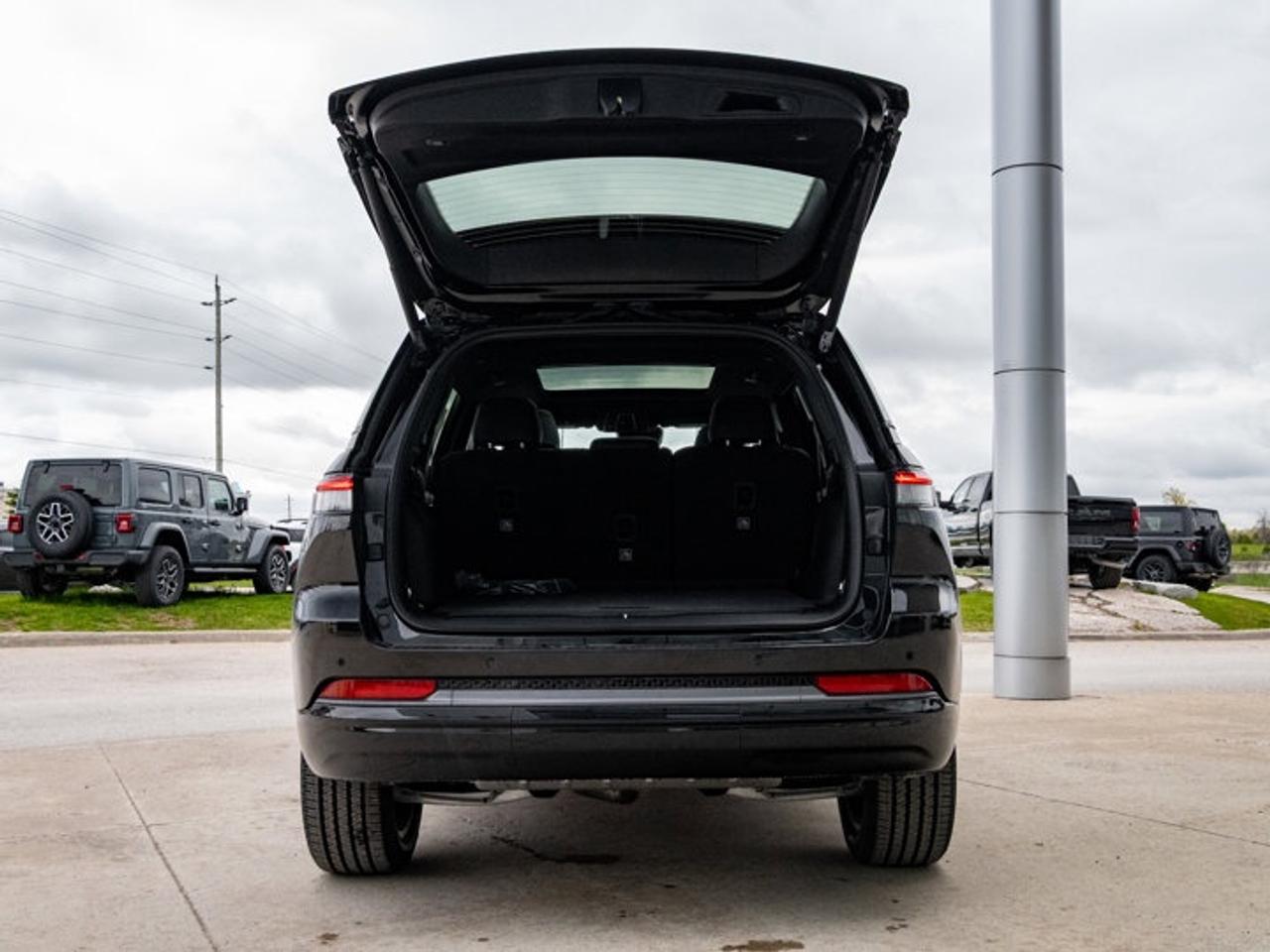 2026 Jeep Grand Cherokee Limited Reserve Photo