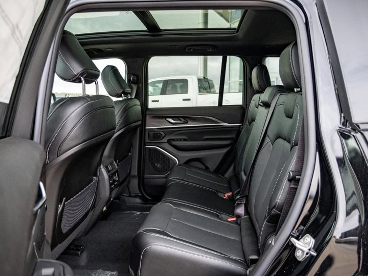 2026 Jeep Grand Cherokee Limited Reserve Photo
