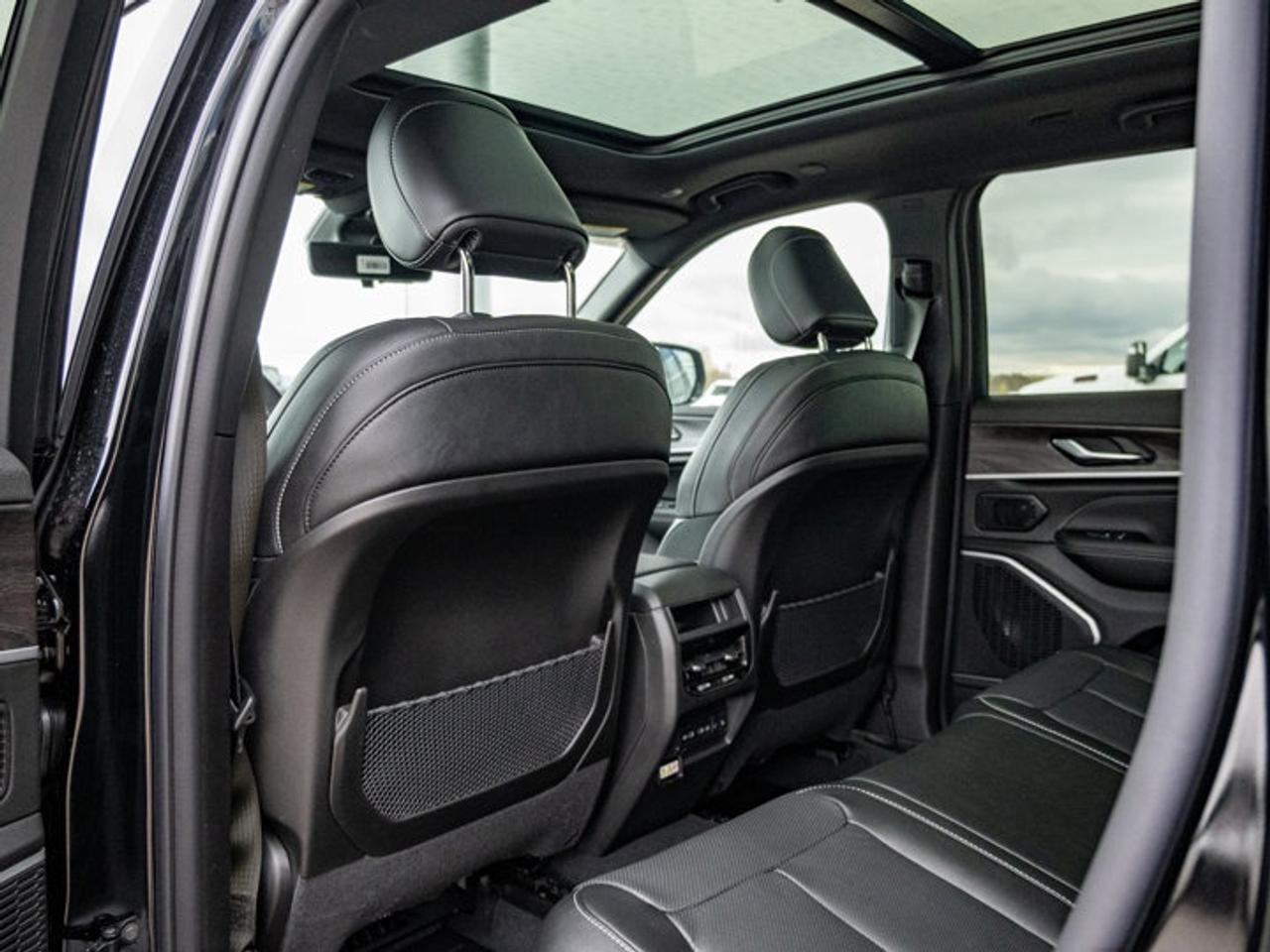 2026 Jeep Grand Cherokee Limited Reserve Photo